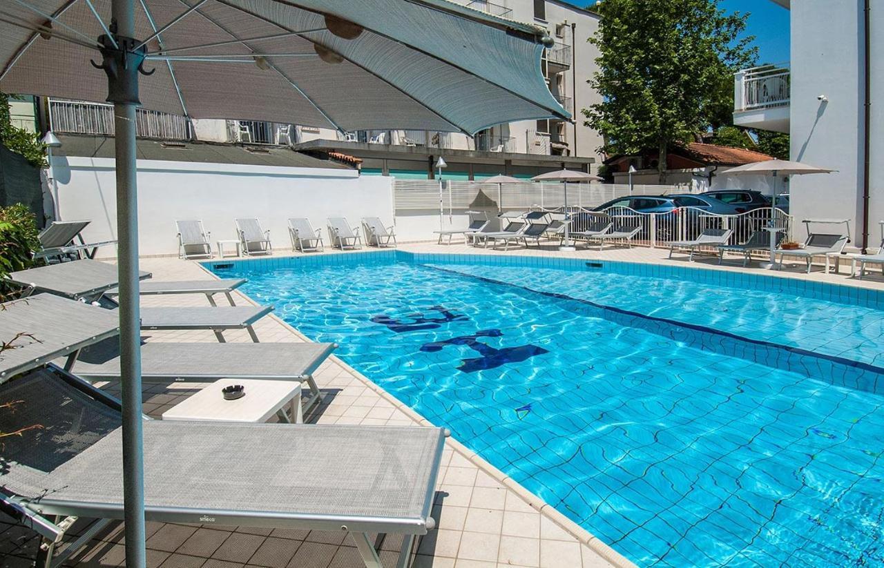Hotel Embassy Riccione Zewnętrze zdjęcie