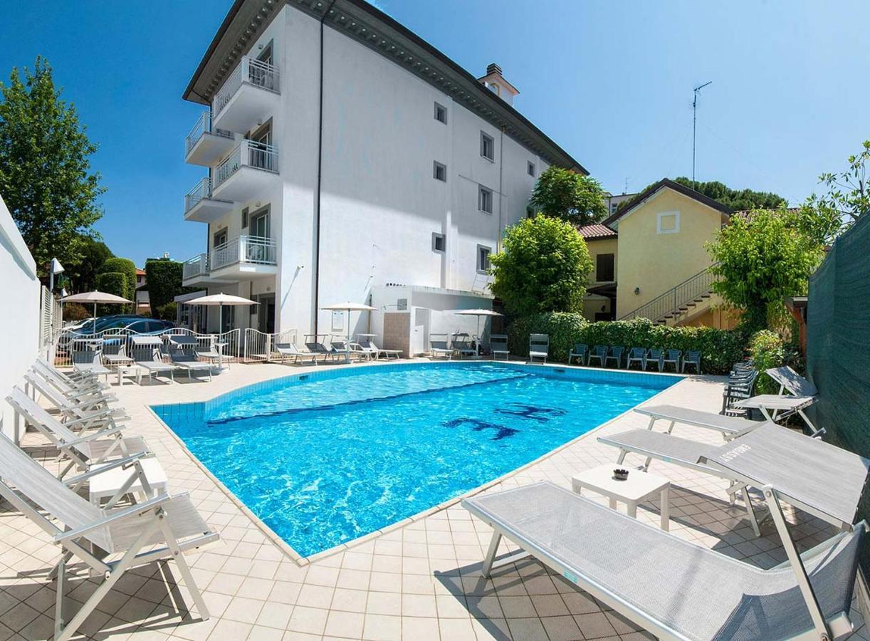 Hotel Embassy Riccione Zewnętrze zdjęcie