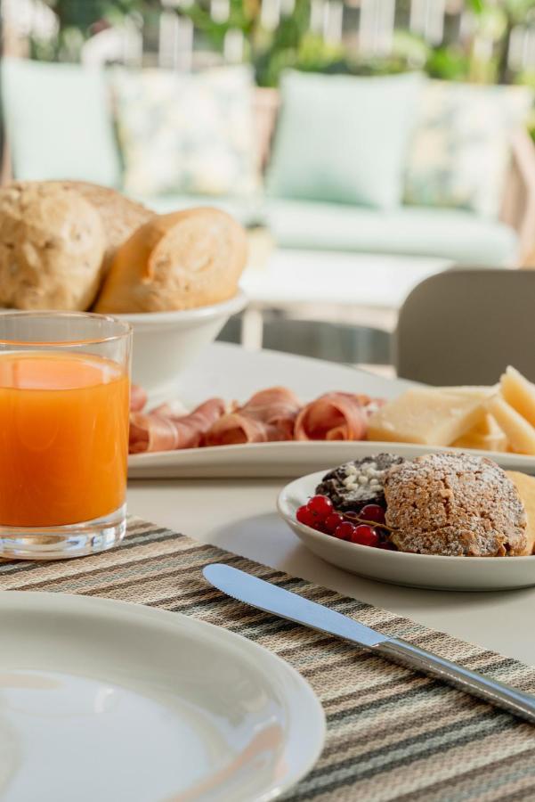 Hotel Embassy Riccione Zewnętrze zdjęcie