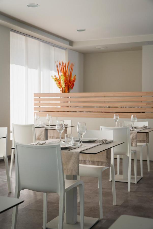 Hotel Embassy Riccione Zewnętrze zdjęcie