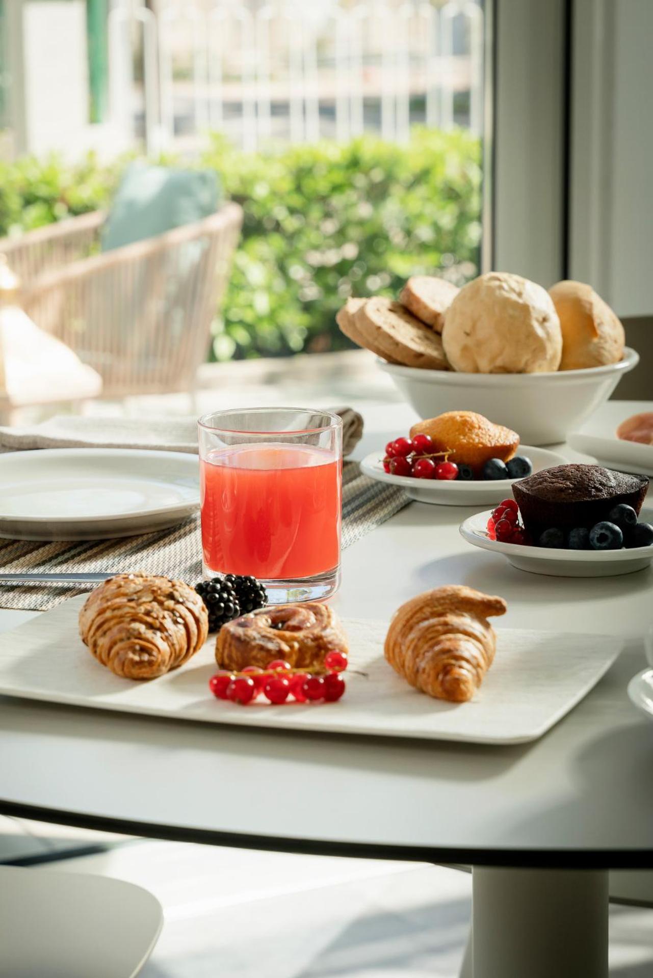 Hotel Embassy Riccione Zewnętrze zdjęcie